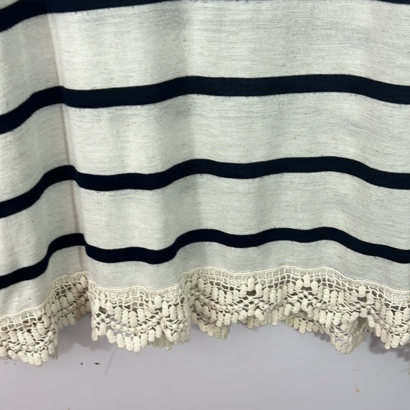 Maurice’s 2 black and white tunic top, scoop neck, embroidered lace trim at hem - Picture 3 of 5